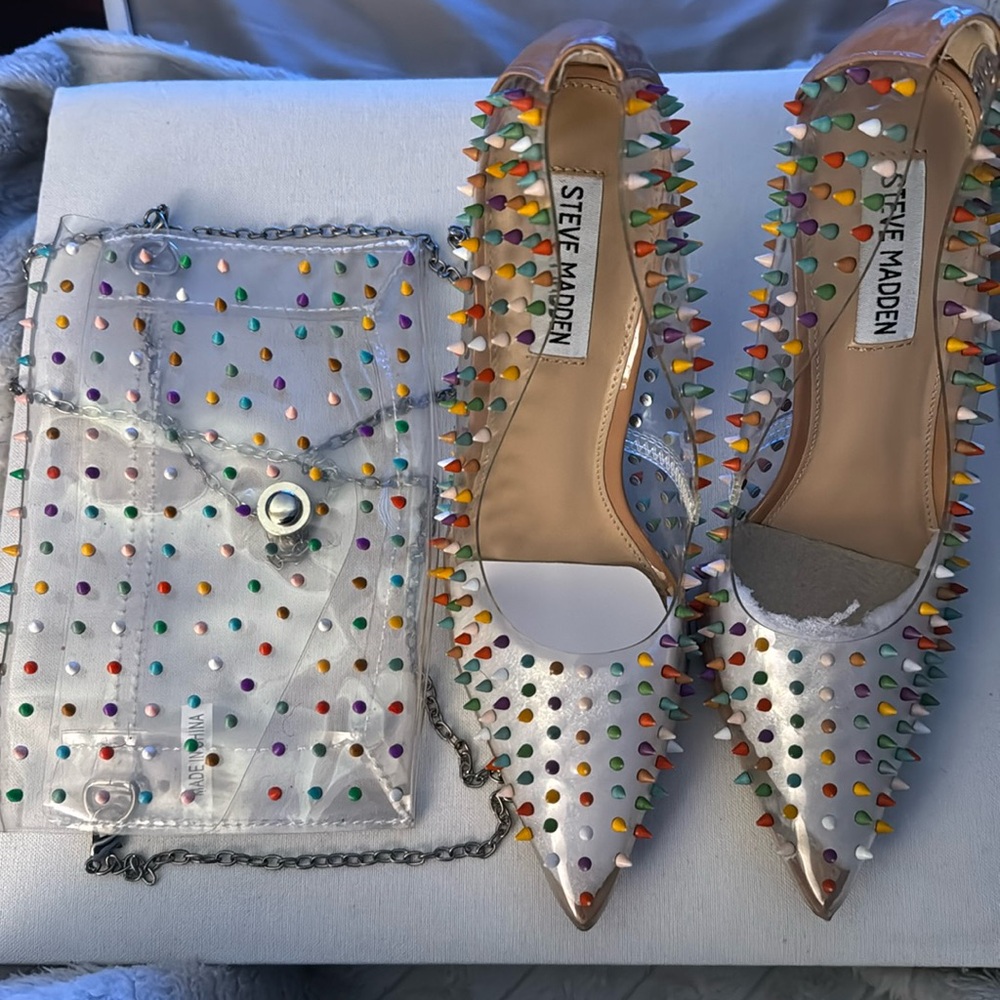 Steve Madden heels … …like new ..comes with matching Steve Madden purse